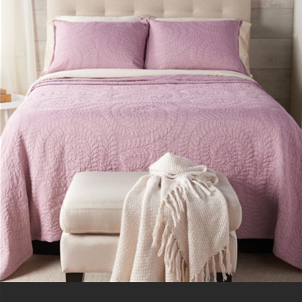 King Matelasse Bedspread Set